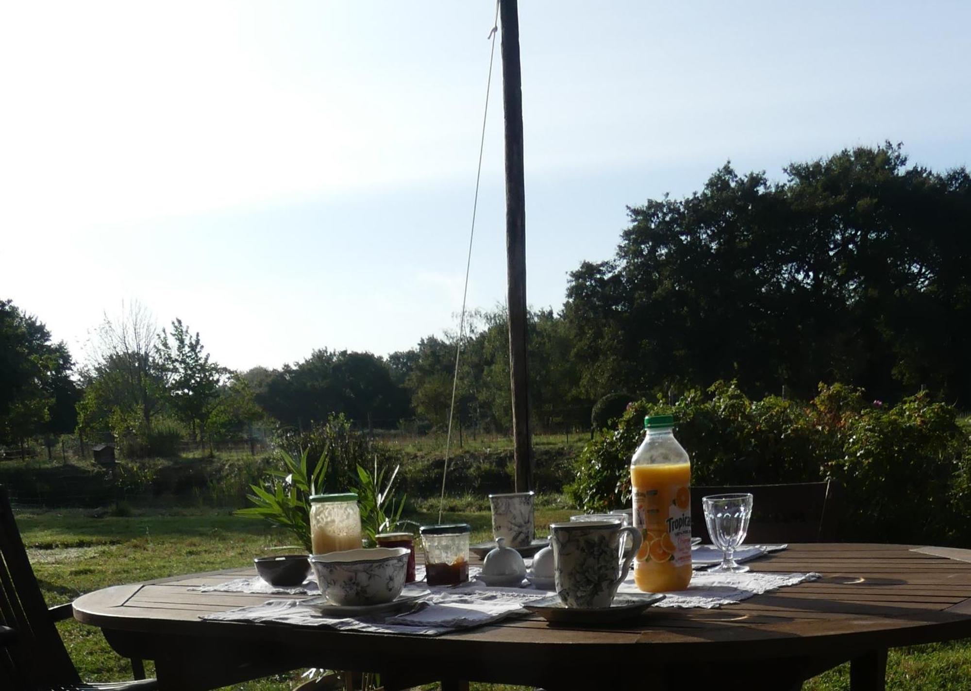 La Petite Lande Bed & Breakfast Ménil Eksteriør bilde