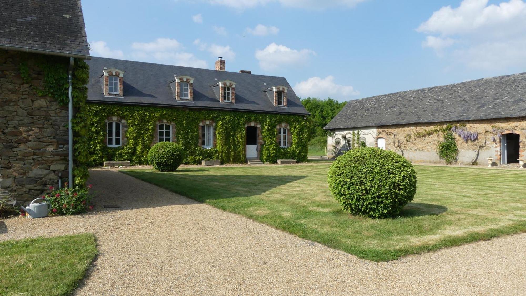 La Petite Lande Bed & Breakfast Ménil Eksteriør bilde